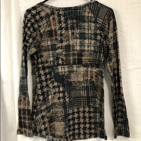 Cato size medium long sleeve shirt polyester & spandex - Picture 2 of 8